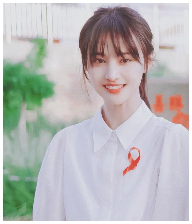 郑爽做公益被抓拍,看到清新的模样,哪有一点30岁的样子?__财经头条