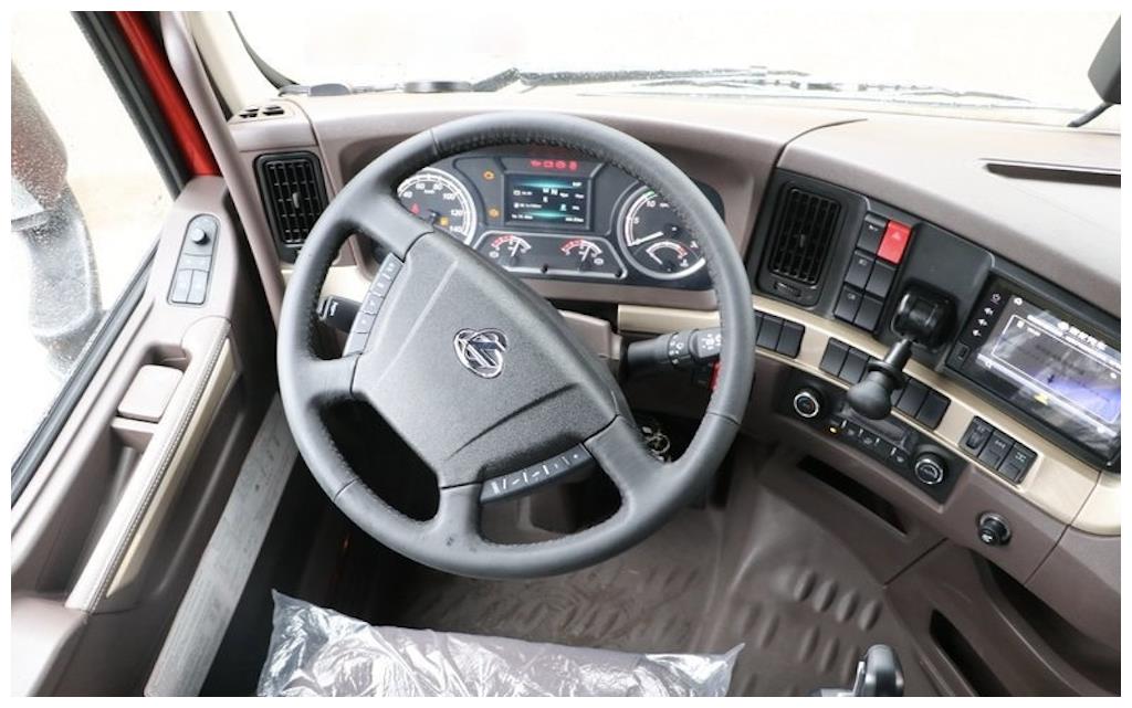 东风柳汽乘龙h7 3.0轻奢版重型卡车,自重轻,驾乘舒适又省油__财经头条