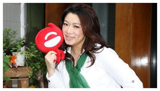 父亲离家母亲早逝,暗恋周华健结婚兽医,《最浪漫的事》传唱至今