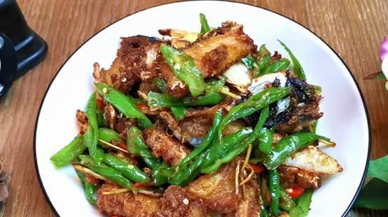 好吃不长肉青椒炒鱼头下饭又美味你吃过没有