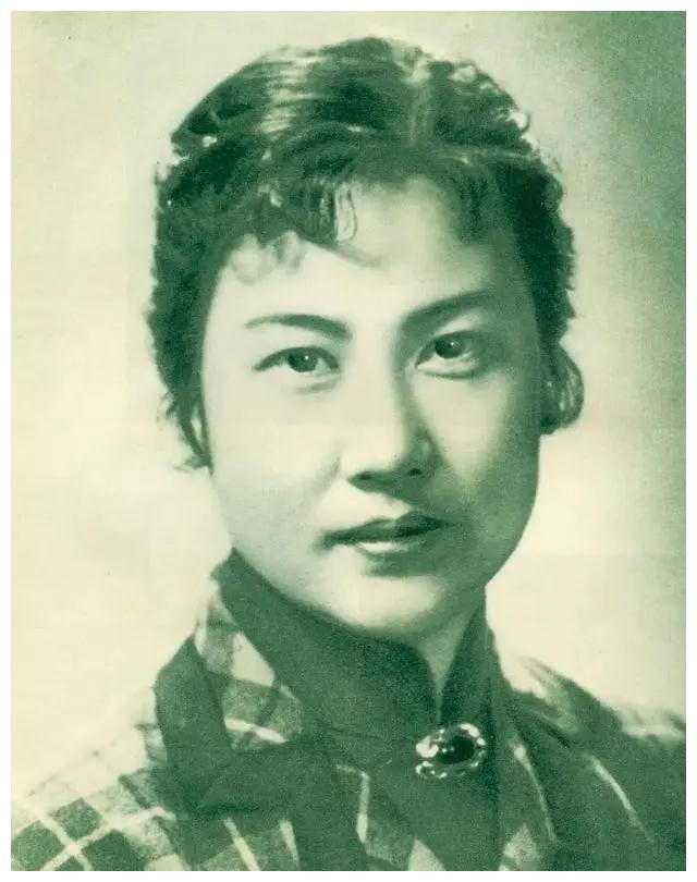 张瑞芳婚姻坎坷终生未育晚年建养老院94岁去世