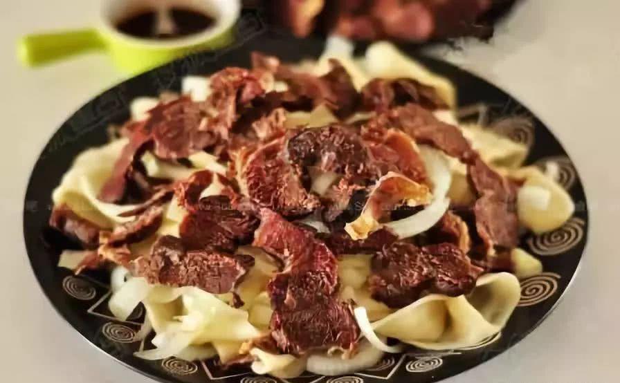 辣罐和血肠新疆锡伯族特色浓浓的新疆味道