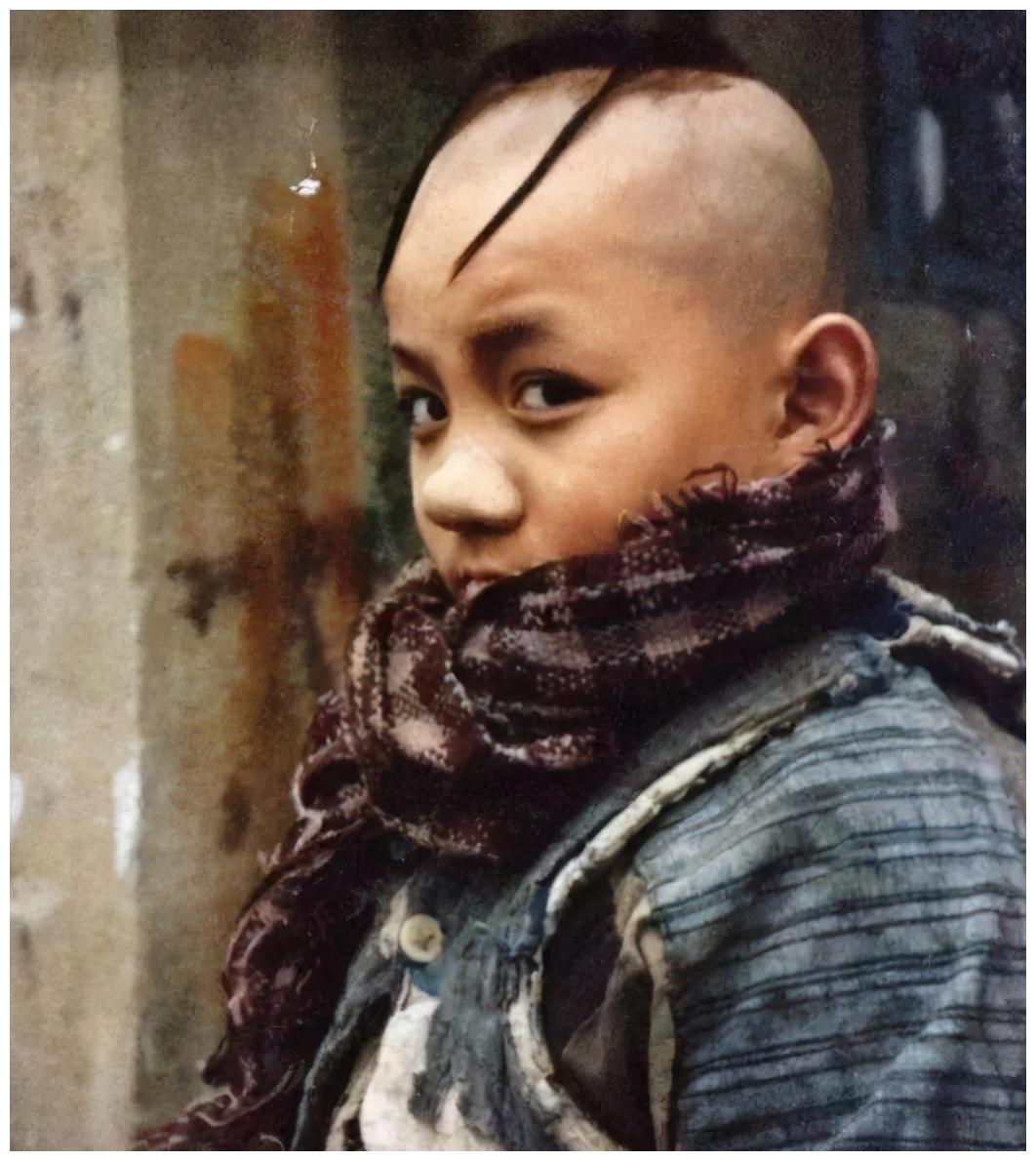 "三毛"演员晒25年对比照,三毛变得越来越帅气,妈妈却老了