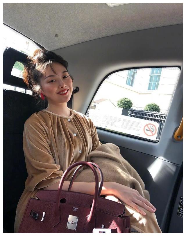 空心富婆还强装上流社会艺术家?|崩塌|上流|富贵花_新浪新闻