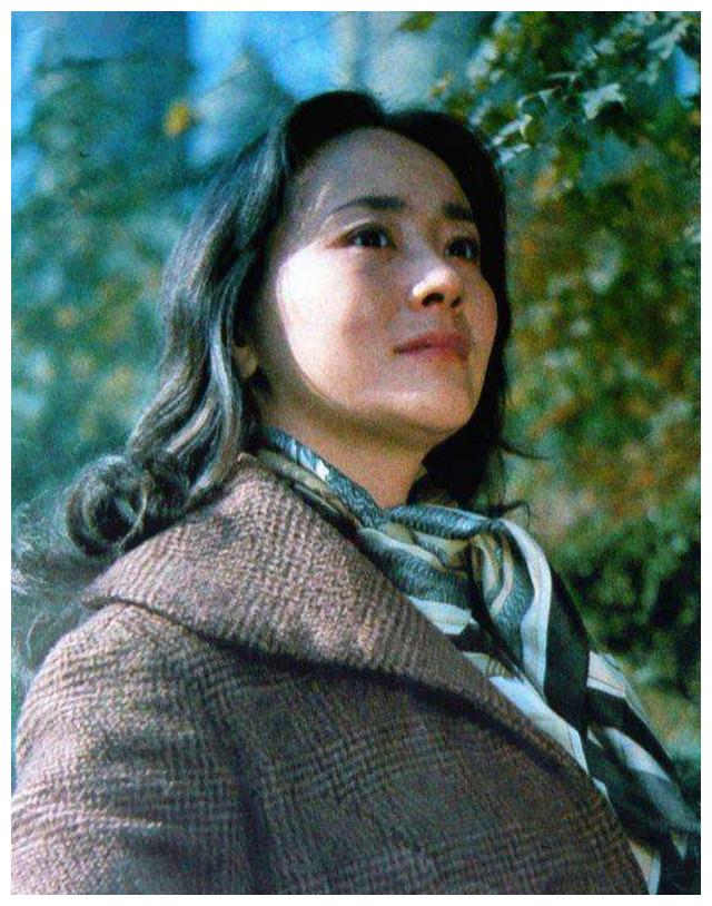 她是春晚主持,吞300颗安眠药轻生抢救7天,今74岁风采依旧|顾永菲|春晚