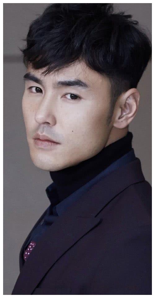 阮经天,阮经天也37岁了,至今单身,演多了霸道总裁,自己在现实中也是