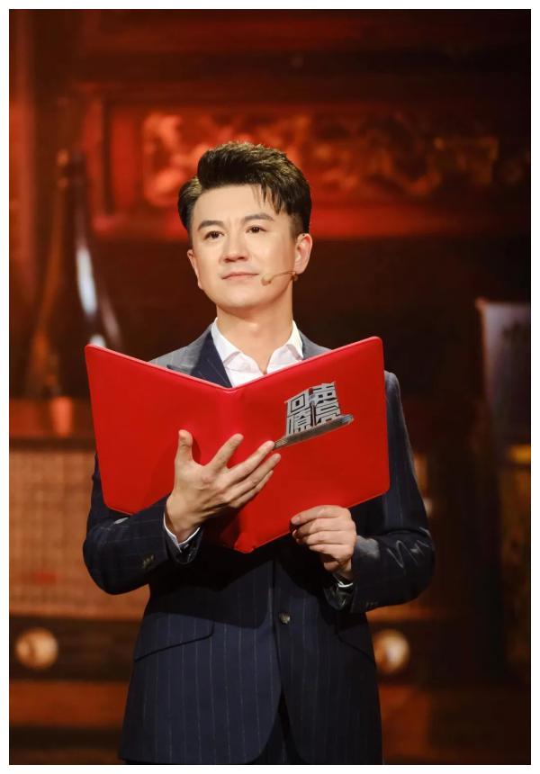 回声嘹亮| 12月25日 月亮姐姐怀旧风造型,向经典致敬.