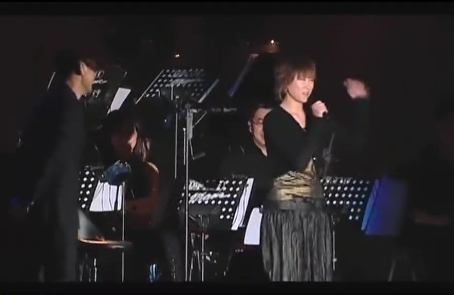 张学友和王菀之合唱的《我真的受伤了》女声唱的太好听了！