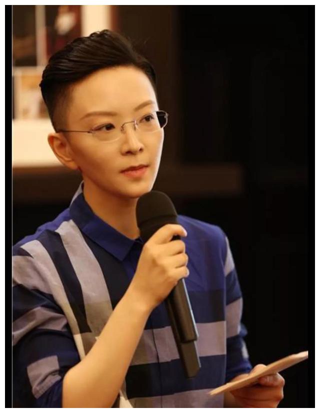 王佩瑜评价郭德纲的京剧唱功是票友水准?