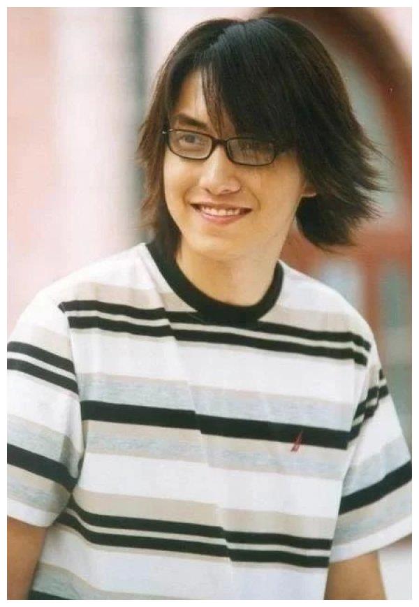 《红苹果乐园》偶像入门剧,女主男主无人识,女二黄圣依红出圈