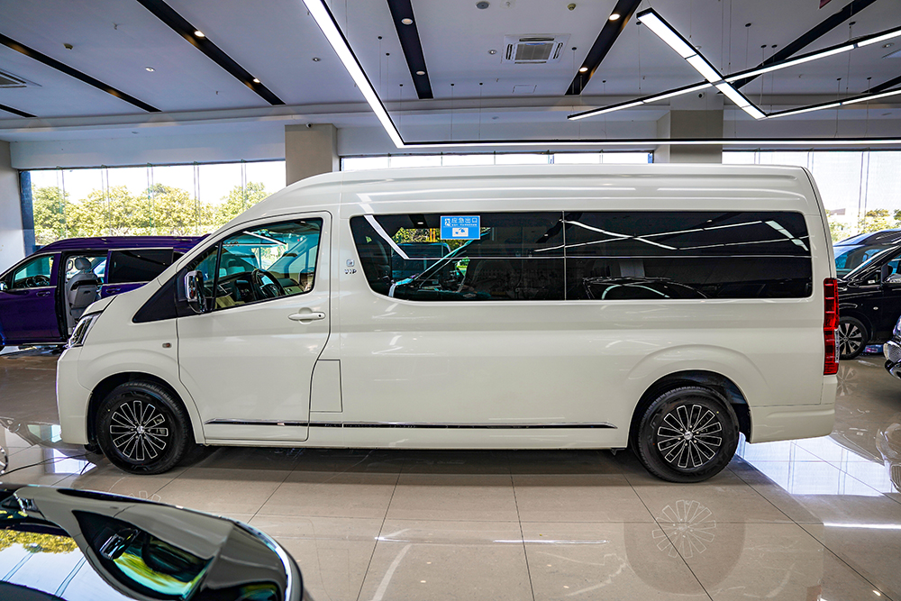 9座大空间且豪华这款进口商务车做到了4个埃尔法座椅上蓝牌