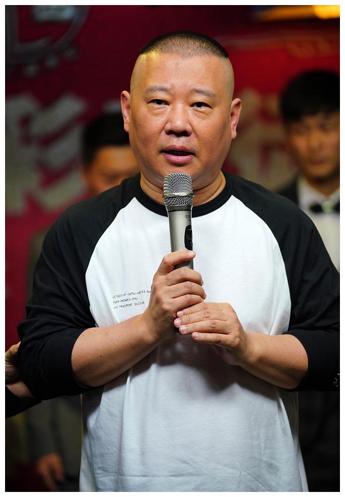 郭德纲被误解,路上打不到车,回家只能徒步走十几里