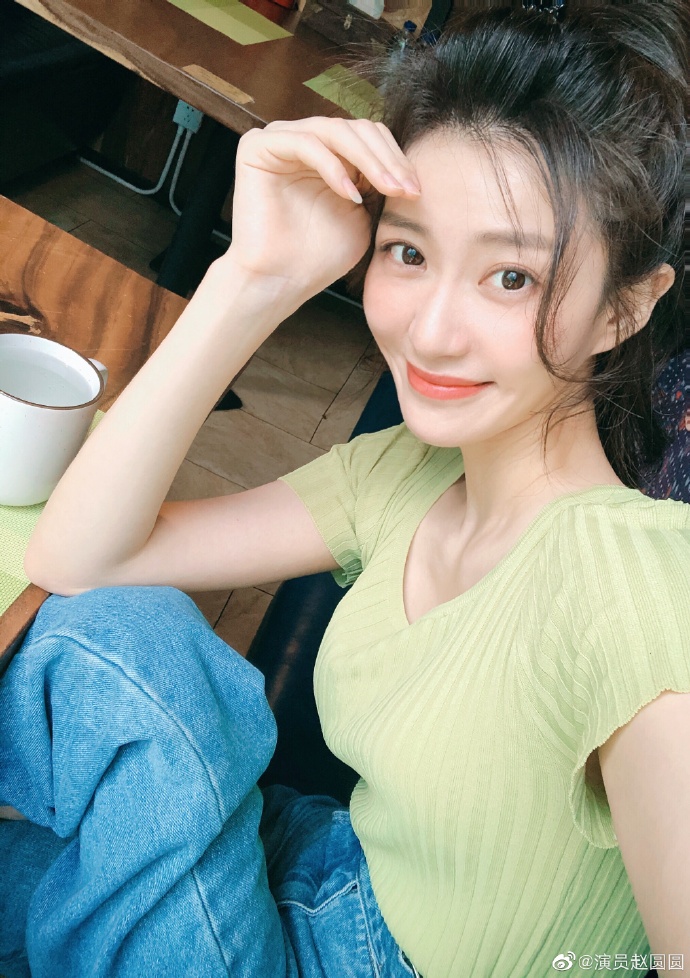 美女演员赵圆圆迷人写真美照欣赏好漂亮