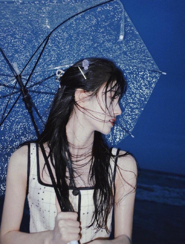 看了鞠婧祎的海边照谁还敢说她不好看美女赶紧开个班吧