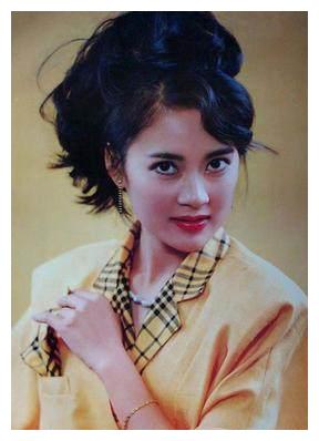 曾经80年代"黎族第一美女",18岁出道23岁即成名,现53岁仍单身|谭小燕