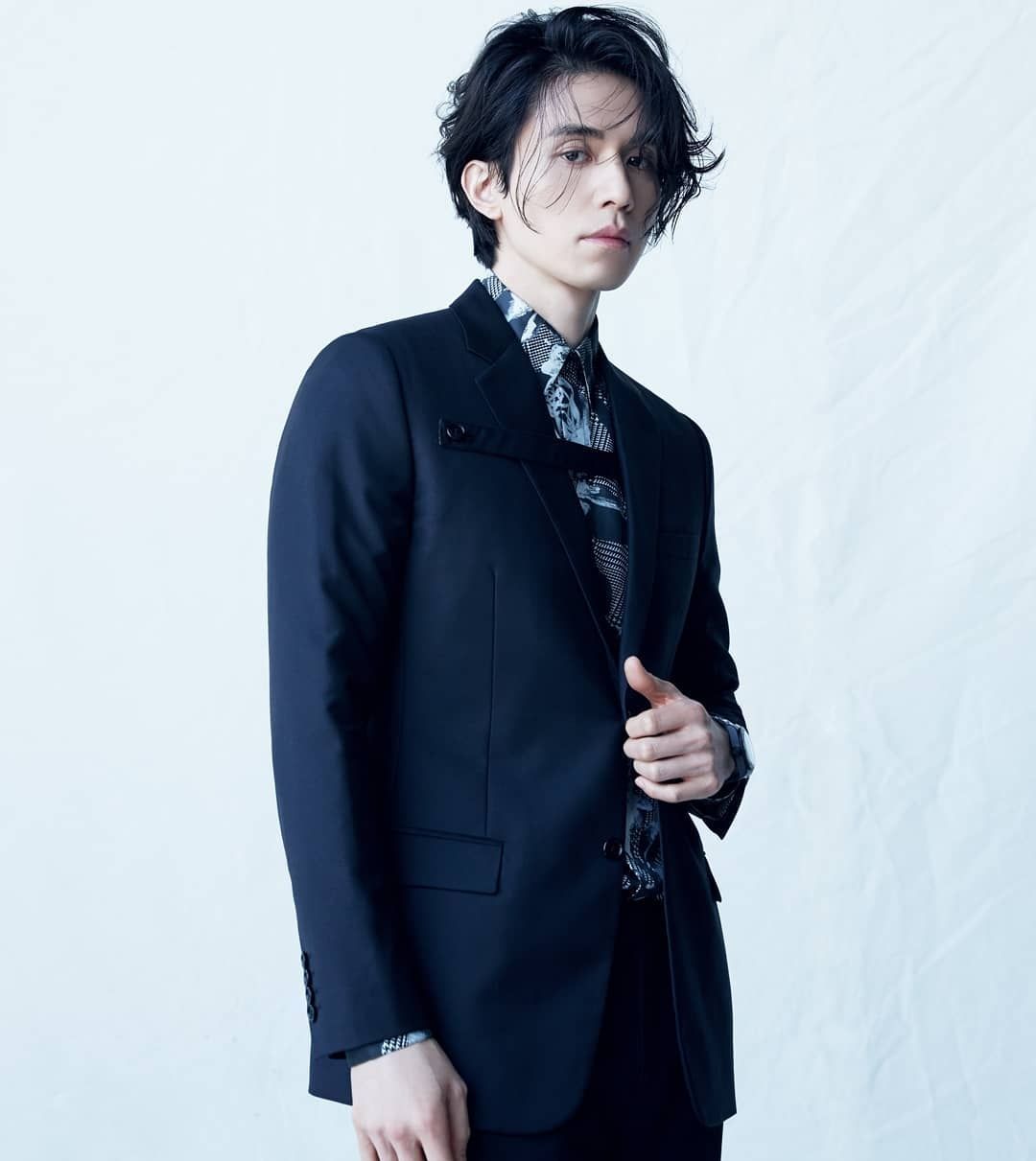 李栋旭再现时尚,冷白妖娆酥咸口味男,《indeed》内页及花絮图