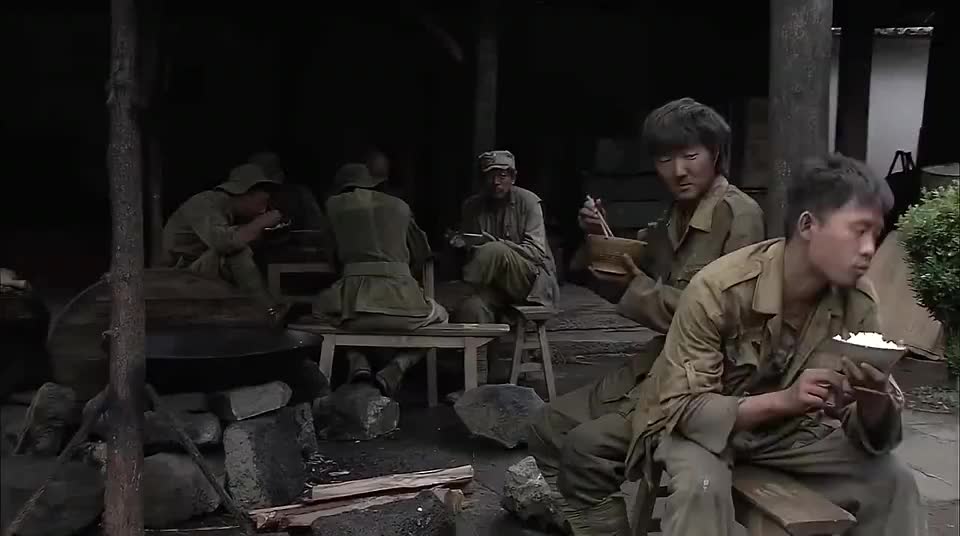 队友一句话战士就变正常了人在屋檐下不得不低头啊