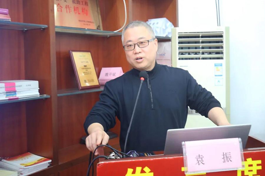 会上,袁振与大家分享了"血友病骨科手术治疗"相关内