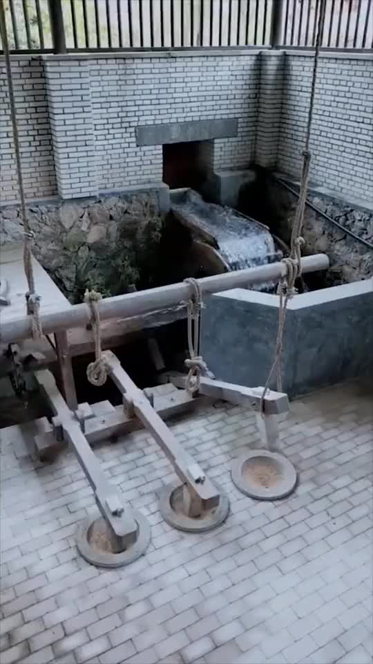 牛人发明的水力舂米机,这操作一般人没见过,真是大开眼界!_手机新浪网