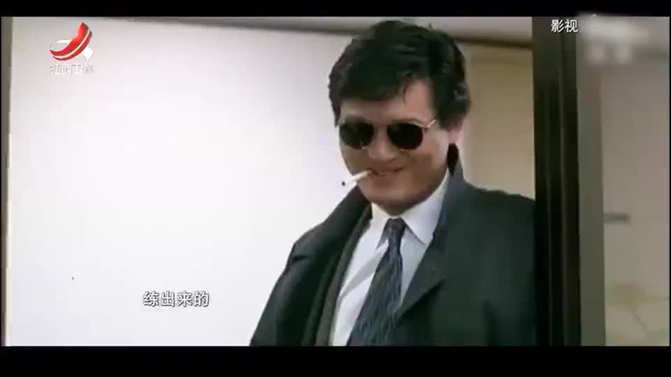 周润发做人十分谦逊,有着不怕吃苦的品质,拥有了许文强的气质