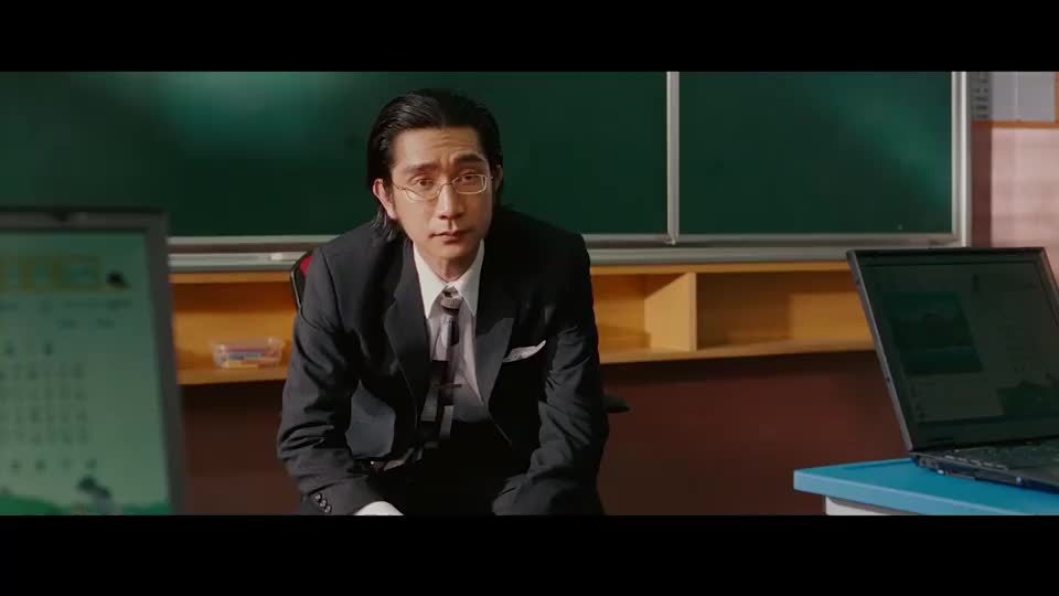 长江七号:小狄好心帮曹主任捡起钢笔,曹主任却嫌他脏,过分