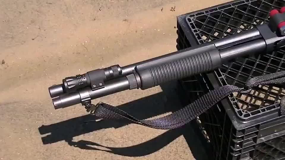 深受老外喜爱的雷明顿m870式12号霰弹枪,户外靶场射击评测