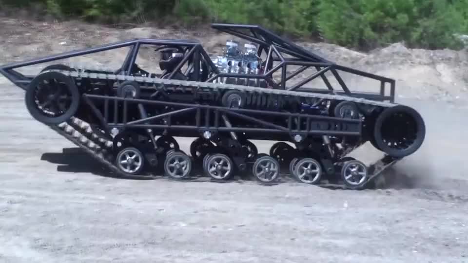 国外研制8x8履带越野车这么轻小快捷设计初心是想要上天吧