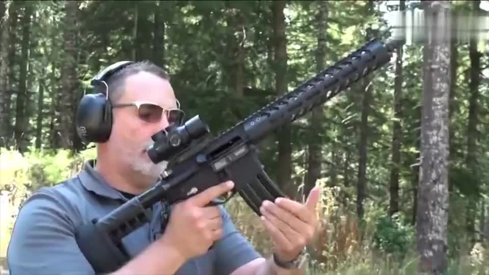 民用版ar15步枪,优秀的性能,强大的火力深受枪迷喜爱