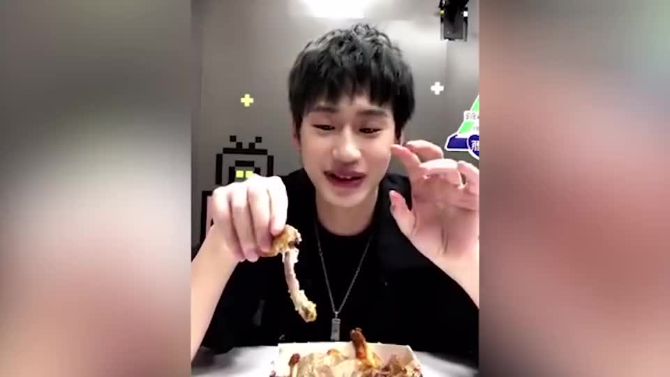 奥斯卡被同学爆料原名王政熊气到暴走