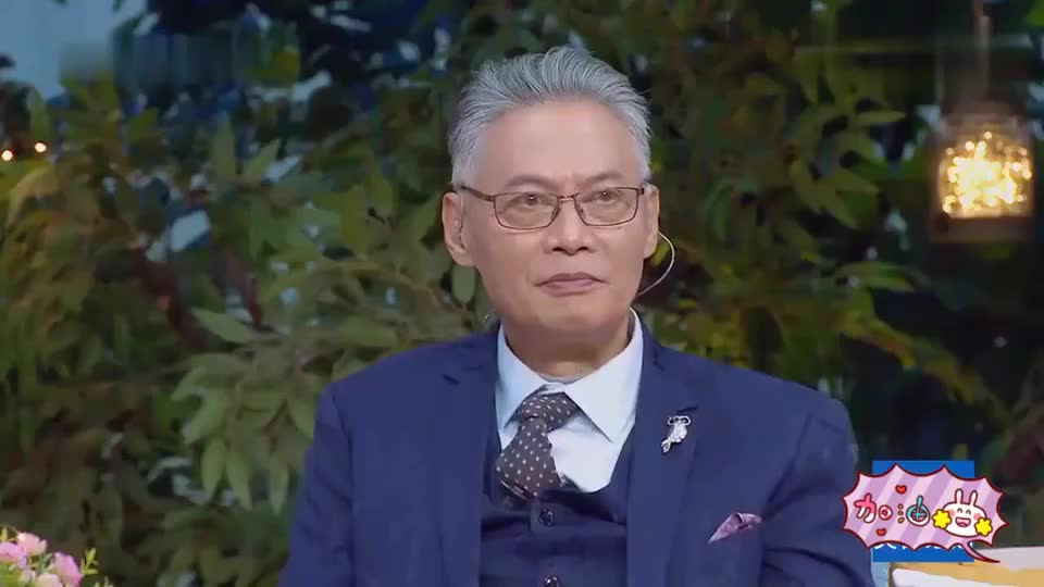 金莎盛况十指相扣!70岁老父亲泪目,闺女终于嫁出去了