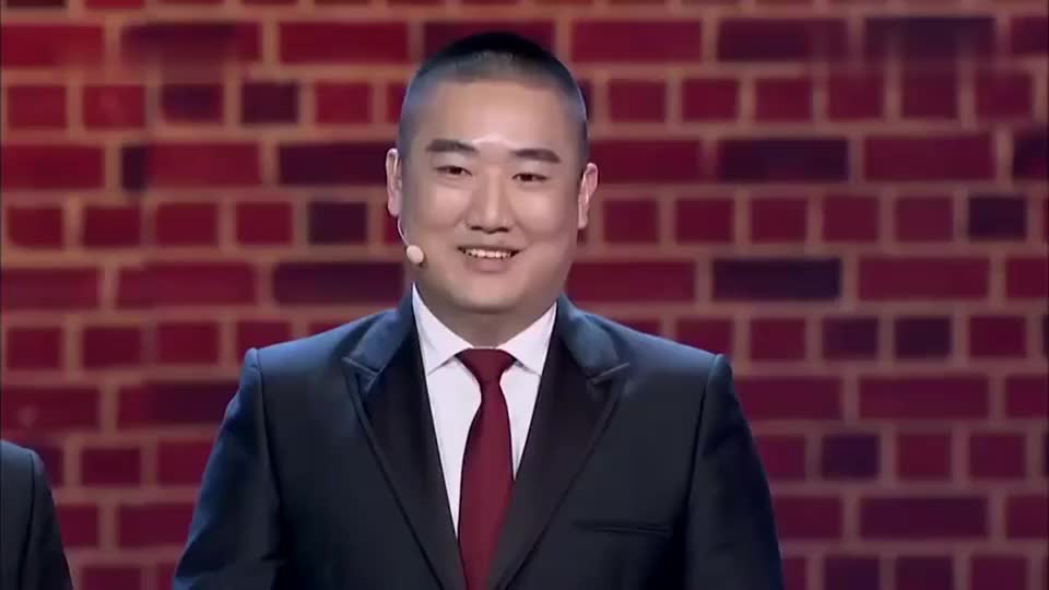 郭德纲调侃张康,直言:他挣的钱没送过我,他一挨骂把我捎上了!