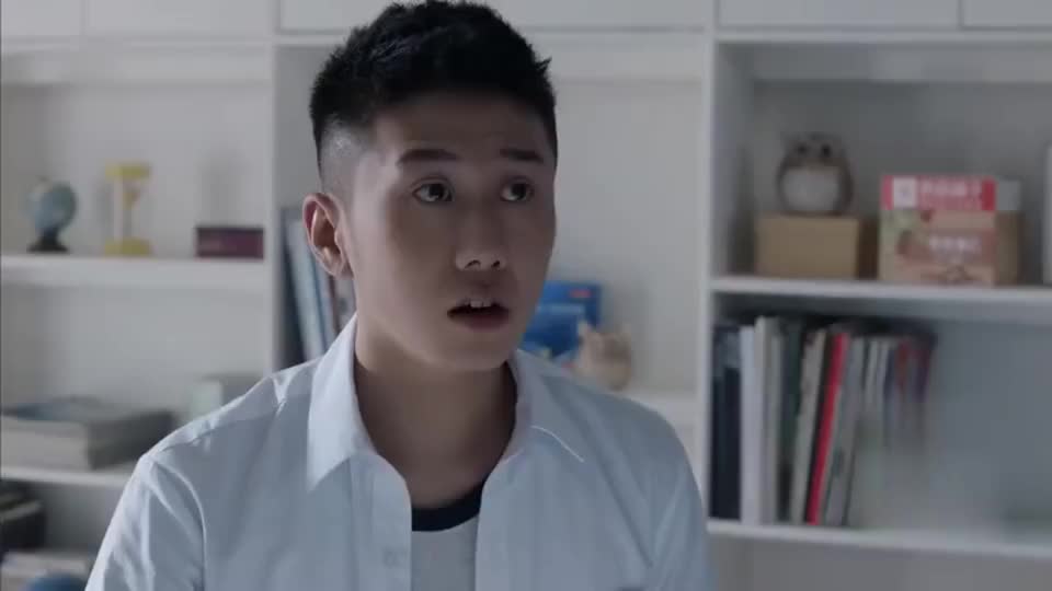 少年派江天昊指责钱三一宿友将怒气冲冲的江天昊给制止了下来