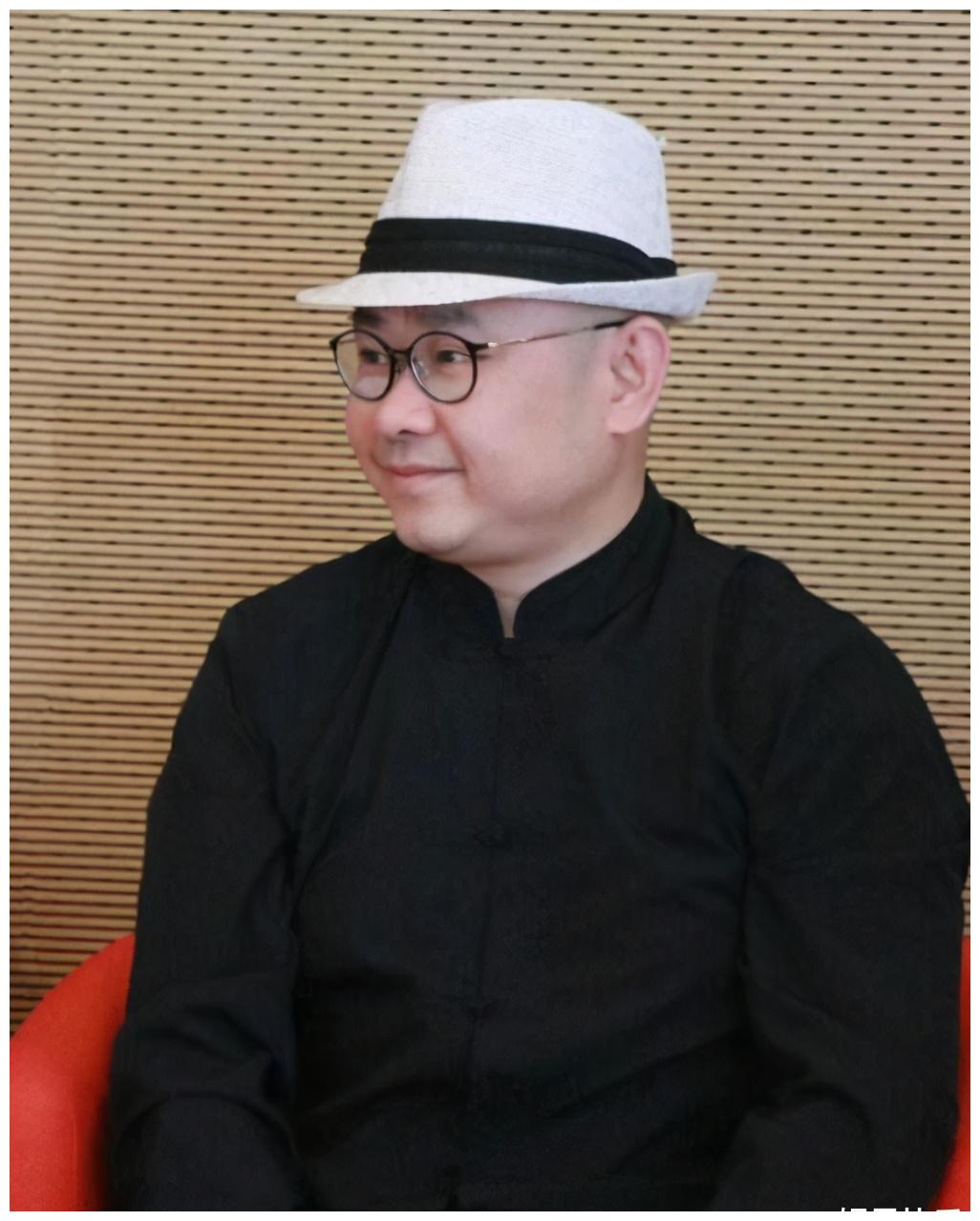 49岁刀郎近照曝光,因被骂为"农民"退出乐坛,如今成这模样