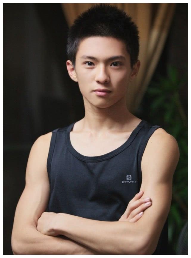 《忘不了》演张柏芝儿子的童星原岛大地宣布结婚,才22岁与妻同龄