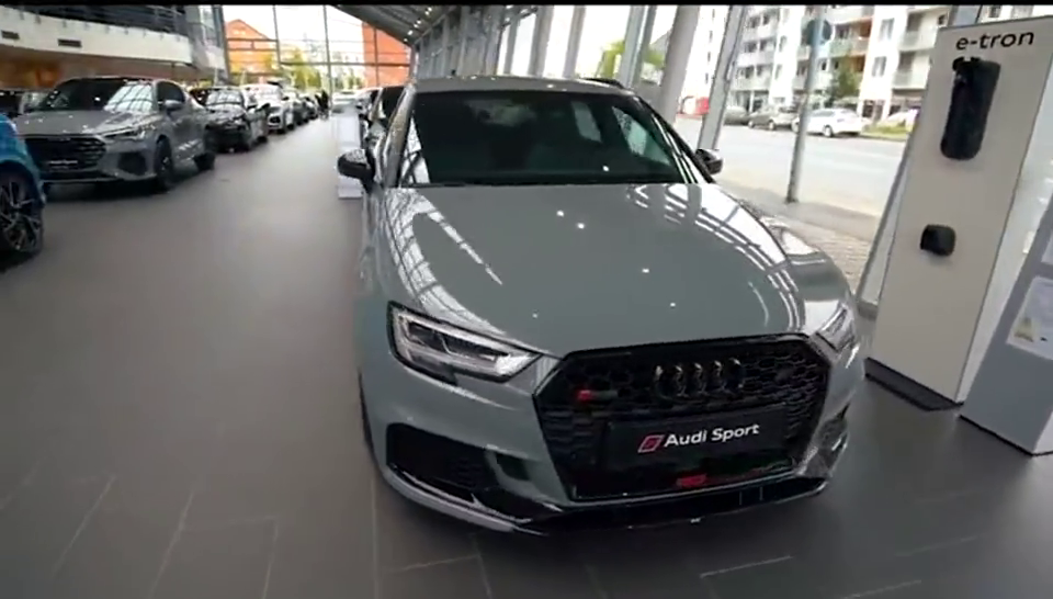 豪华跑车:奥迪r8coupé,外观细节展示 为您推荐: 450匹马力的奥迪rs3