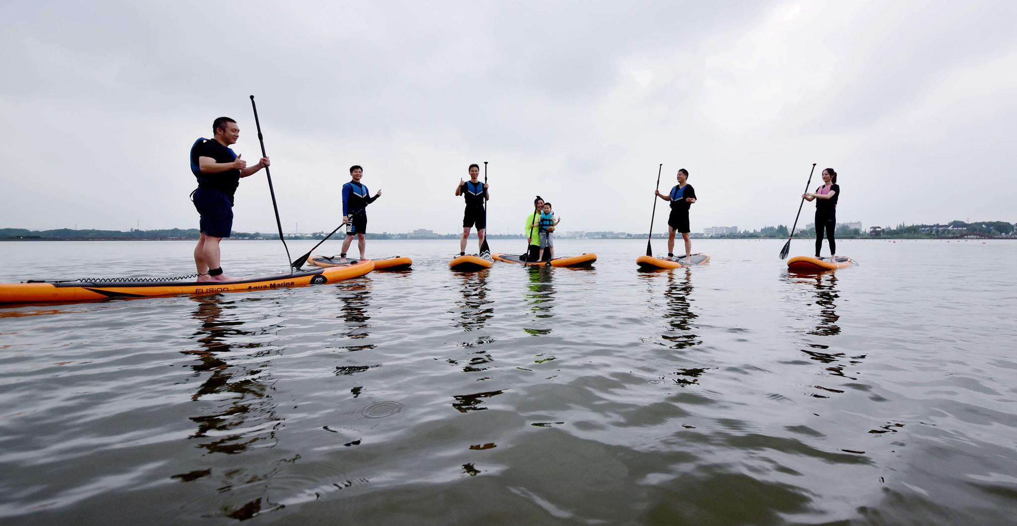 夏日水上运动的好去处,无锡鹅湖玫瑰园桨板水上项目试水体验.