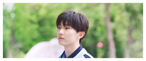 疑似时代峰峻工作人员打人,马嘉祺在一旁让助理劝架,细节见人品休闲区蓝鸢梦想 - Www.slyday.coM 疑似时代峰峻工作人员打人,马嘉祺在一旁让助理劝架,细节见人品休闲区蓝鸢梦想 - Www.slyday.coM