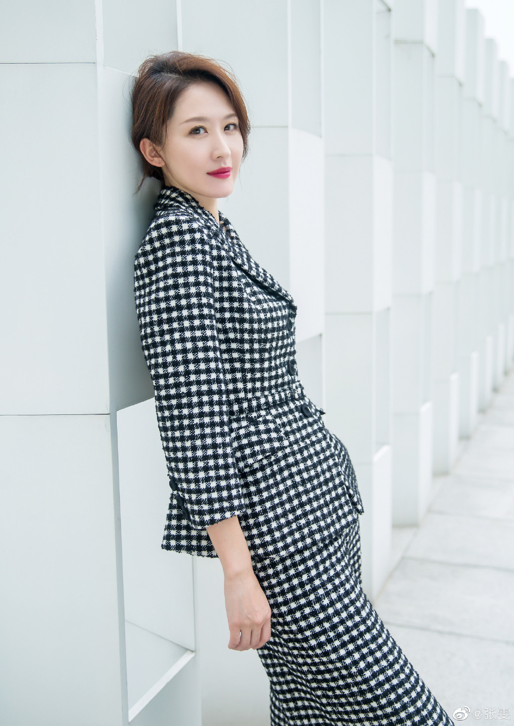 美女演员张雯迷人写真美照欣赏都市风格