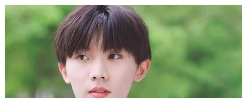 疑似时代峰峻工作人员打人,马嘉祺在一旁让助理劝架,细节见人品休闲区蓝鸢梦想 - Www.slyday.coM 疑似时代峰峻工作人员打人,马嘉祺在一旁让助理劝架,细节见人品休闲区蓝鸢梦想 - Www.slyday.coM