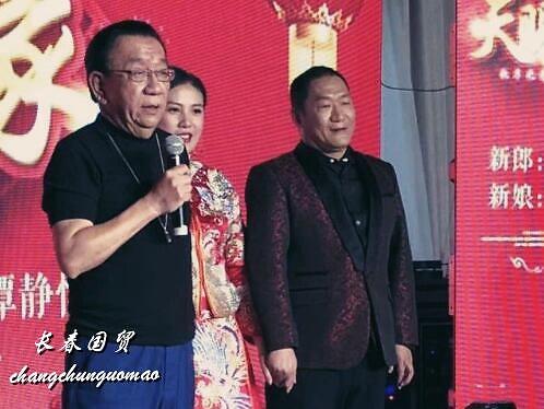 57岁歌手谢东庆生现场照曝光,与妻儿同框画面温馨幸福