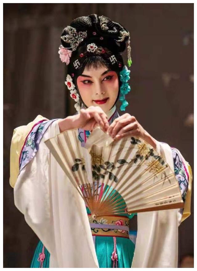 民国名伶裴晏之千金难求一台戏日寇来求葬火海成名作成绝唱