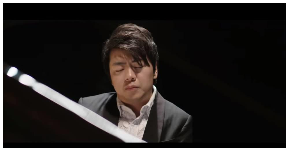 钢琴家郎朗13岁时表演片段曝光,网友:这表情绝了!