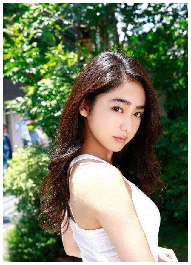 也是日本一个90后女演员,同样是一位模特