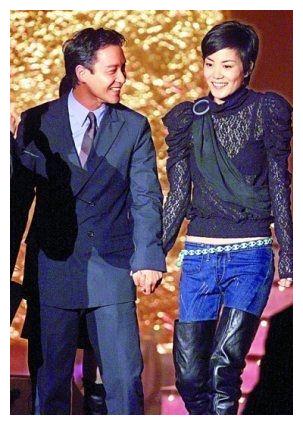 王菲昔日照片罕见曝光,和张国荣一起时笑得最开心