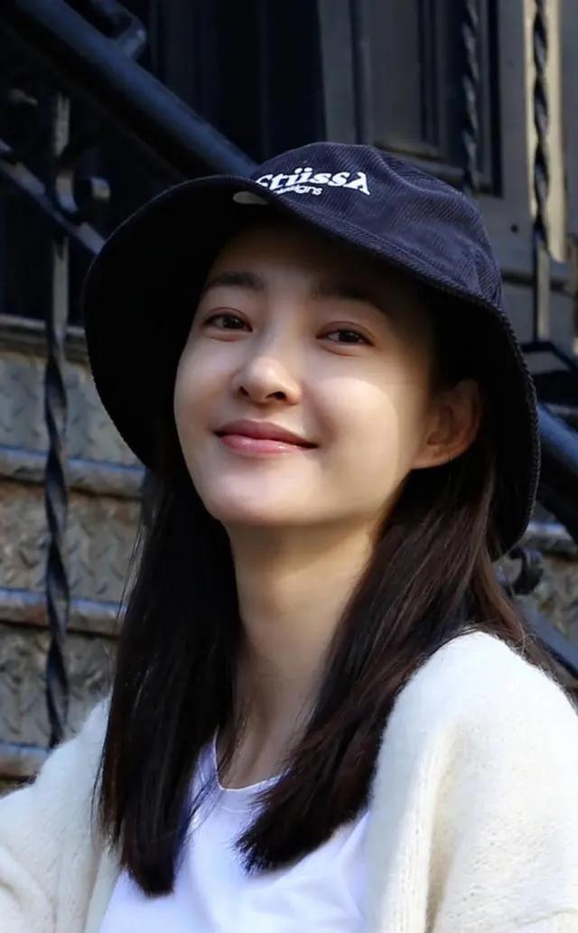 来自内蒙古自治区的王丽坤是当之无愧的素颜女神