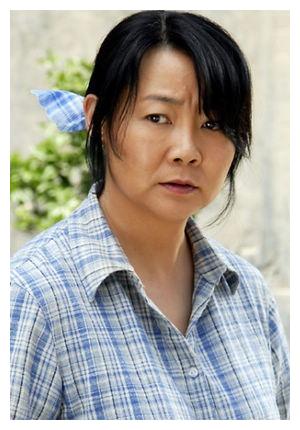 被丈夫花258元娶回家因相貌被导演看不起如今萨日娜让人羡慕