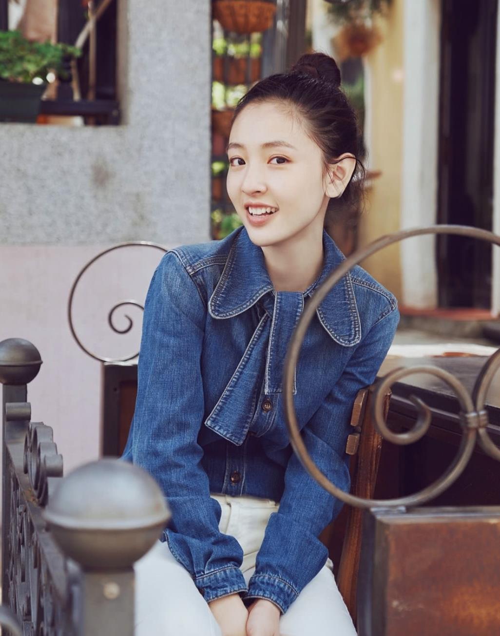 吴倩黄色西装low出极限看完她其他的照片其实并不是