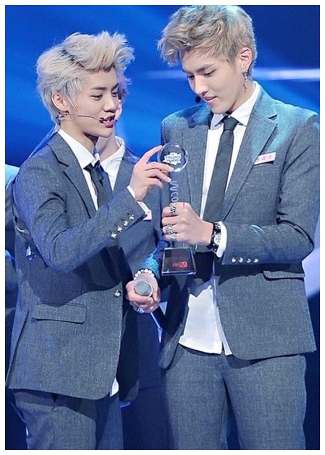 关晓彤和华晨宇在《王牌》配合默契度越来越高,来看看鹿晗在干啥