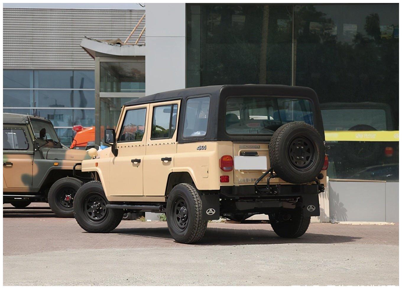 北汽制造bj212百年纪念致敬版上市售价798万元