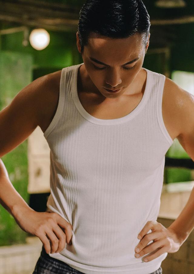 陈伟霆港式帅哥.近日,陈伟霆粤语